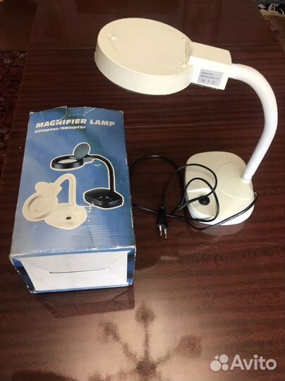 Лампа лупа настольная