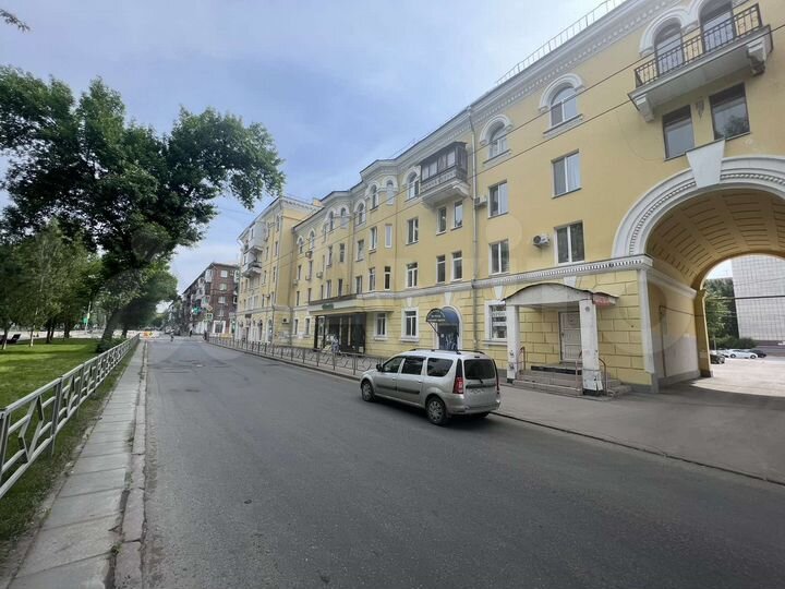 Торговая площадь на 1-ой линии на пешем трафике