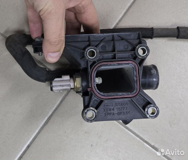 Фланец, тройник системы охлаждения Mazda LF941517Z