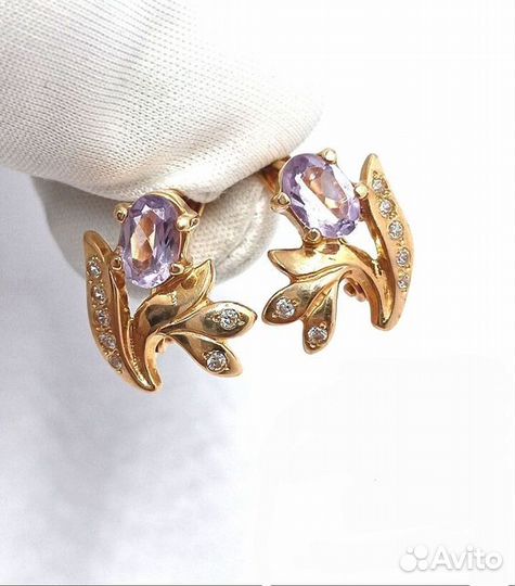 Золотые серьги с камнем