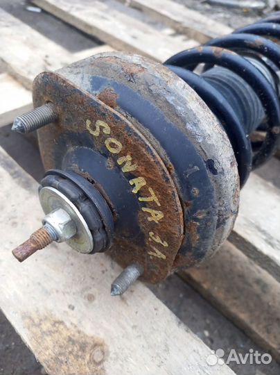 Стойка амортизатора заднего левого Hyundai Sonata