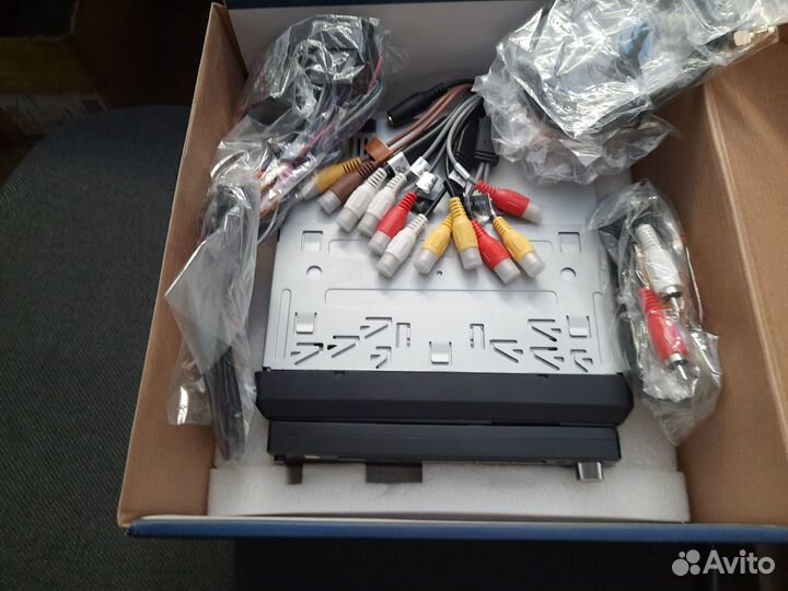 Магн с выездным экраном и нави Hyundai H-cmmd4049