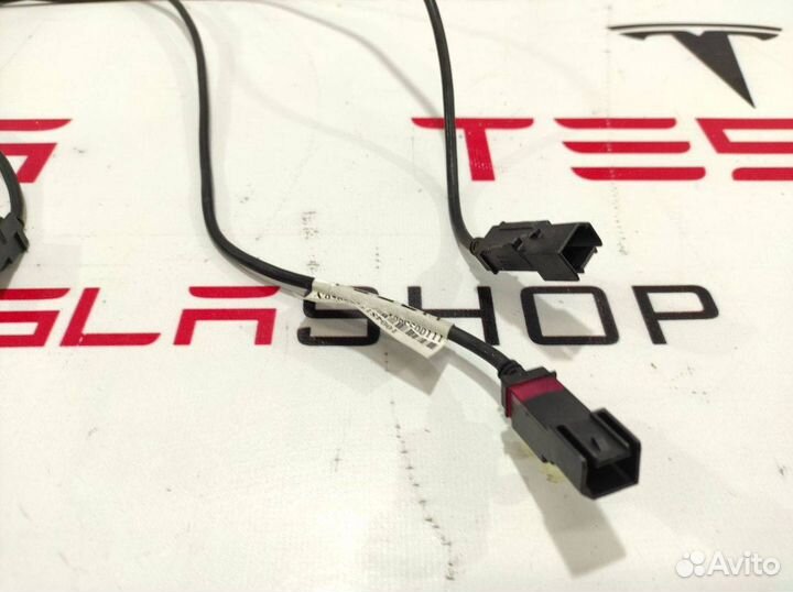 Кабель USB Tesla Model S 2016 1004815-08-B