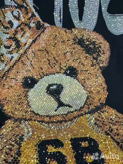 Футболка со стразами и принтом