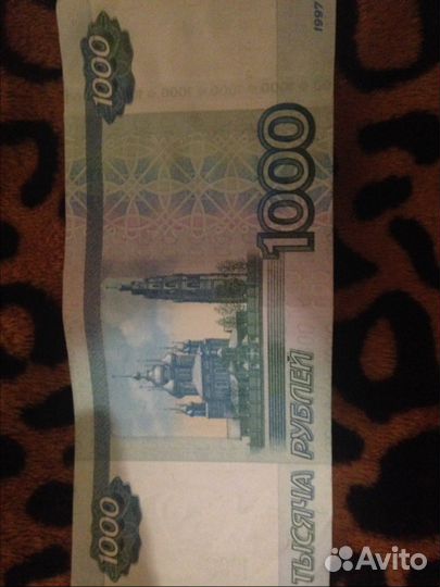 Купюры номиналам 1000 и 100