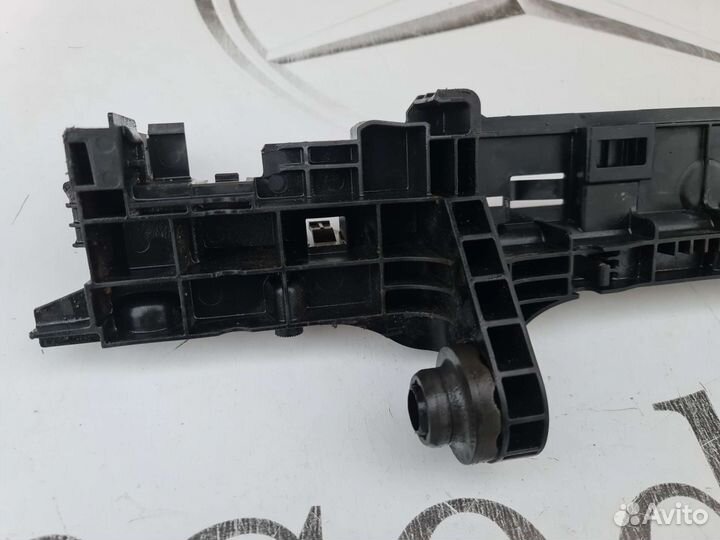 Кронштейн радиатора левый Mercedes W222