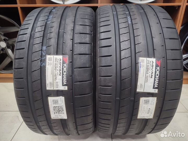 Yokohama Advan Sport V107 295/35 R21 и 315/30 R22 107Y