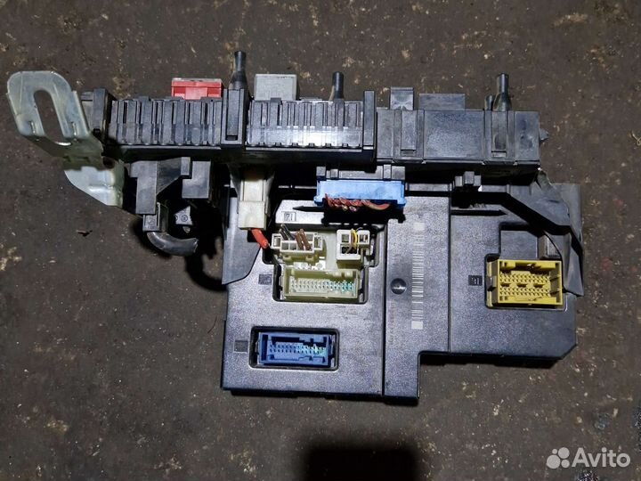 Блок предохранителей мерседес w204