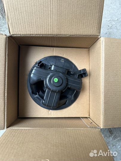 Моторчик печки на Nissan micra k12