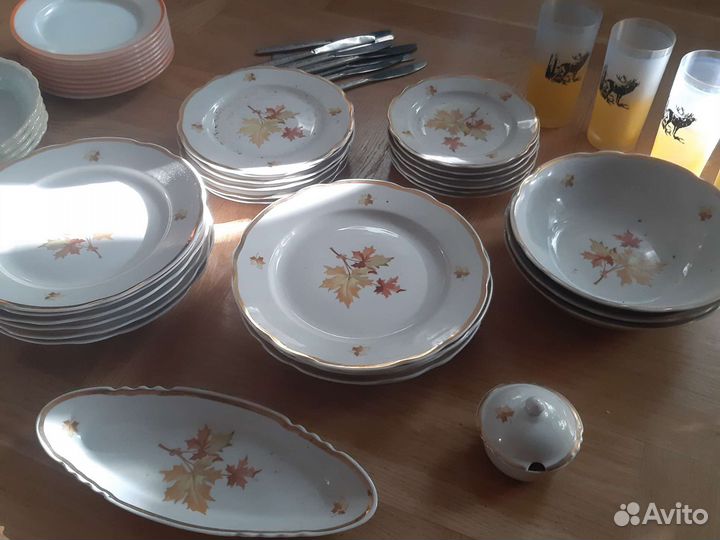 Посуда тарелки чашки сервиз