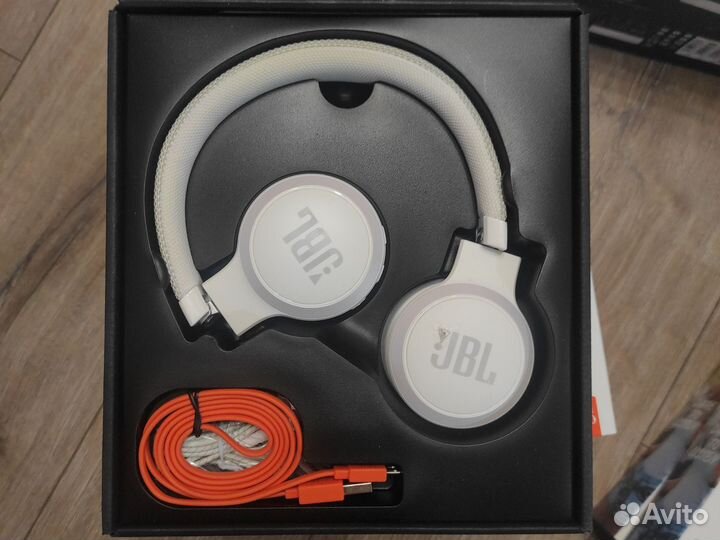 Наушники jbl live 400bt