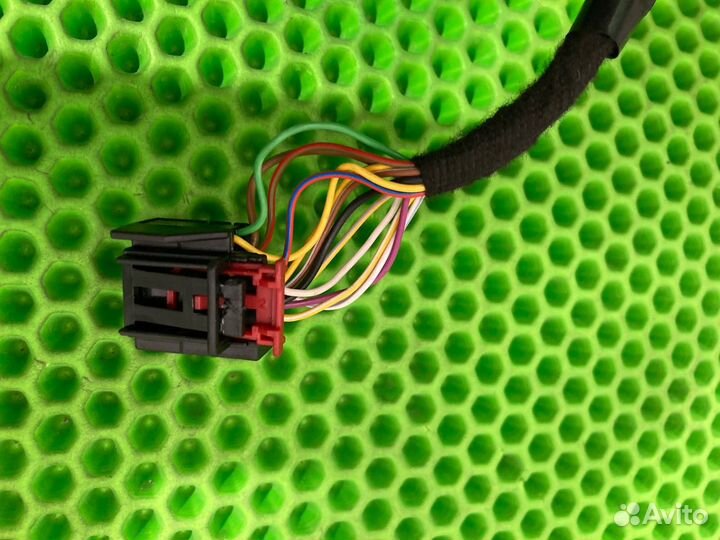 Зеркало левое Volkswagen Touareg NF 7P5 crca 2013