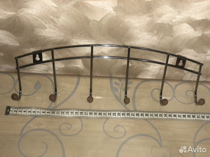 Вешалка настенная металлическая