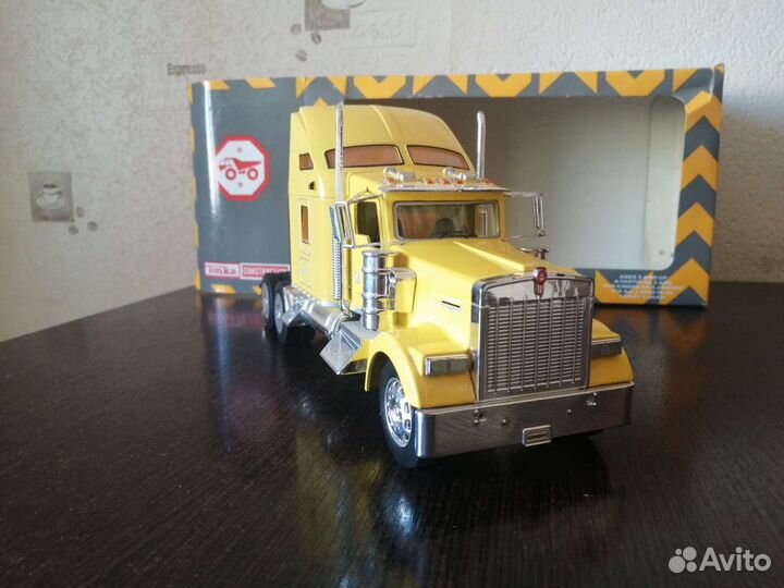 Модель kenworth w900 1:32