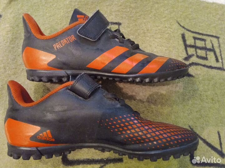 Футбольные бутсы сороконожки Adidas Predator 37,5