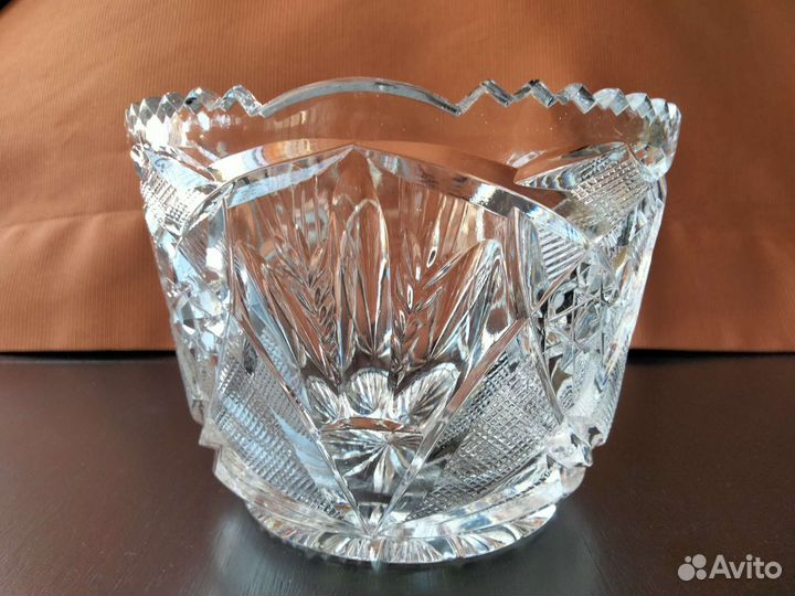 Вазы хрустальные. Цены в тексте