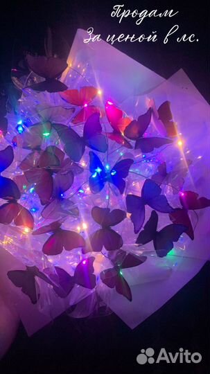 Букет цветов с бабочками