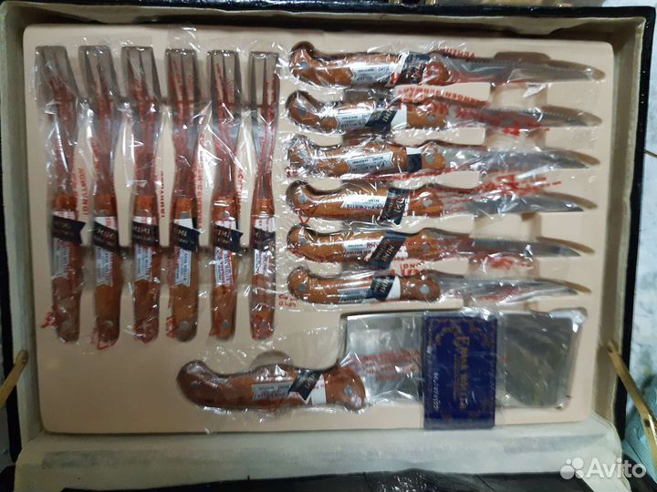 Набор столовых приборов и ножей