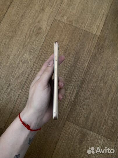 Телефон iPhone 8