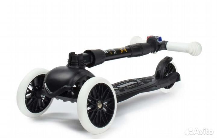 Самокат трёхколесный с мигалкой Дерзкий