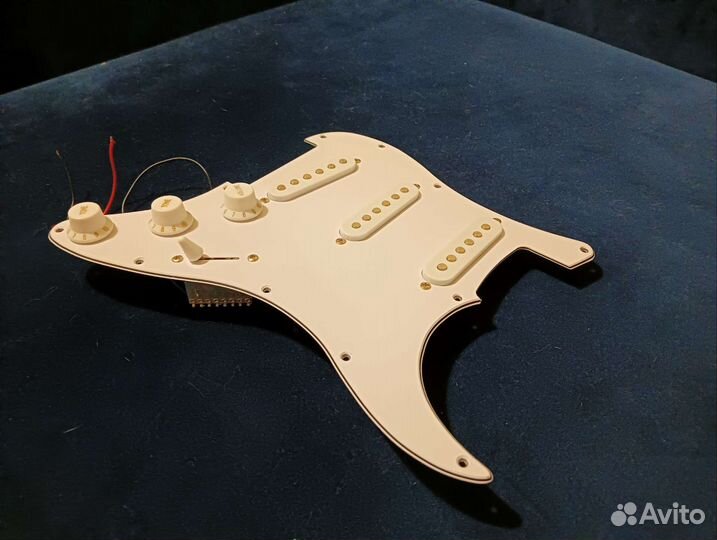 Пикгард на электрогитару стратокастер