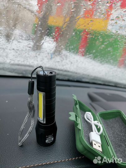 Фонарик в футляре новый