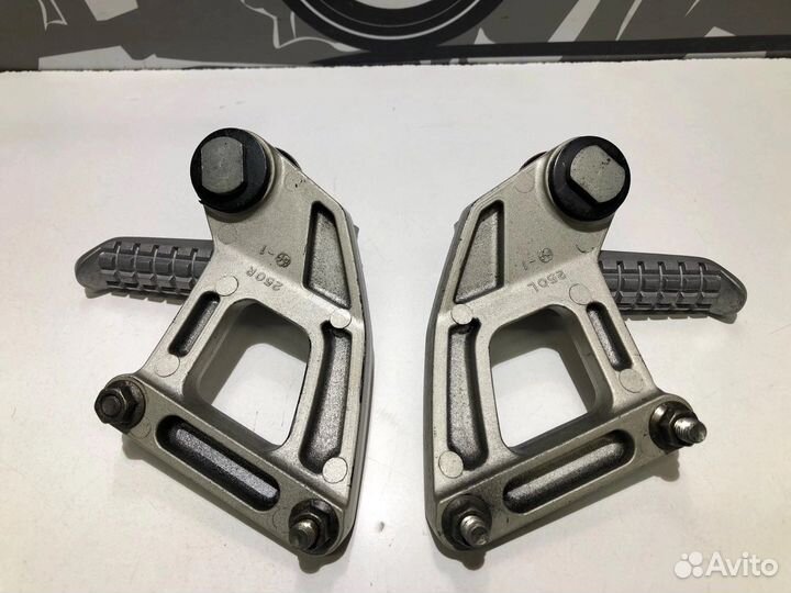 Подножки пассажира Kawasaki ZZR 600-2 2004г