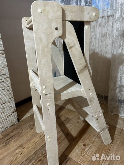 Башня помощника монтессори с доской