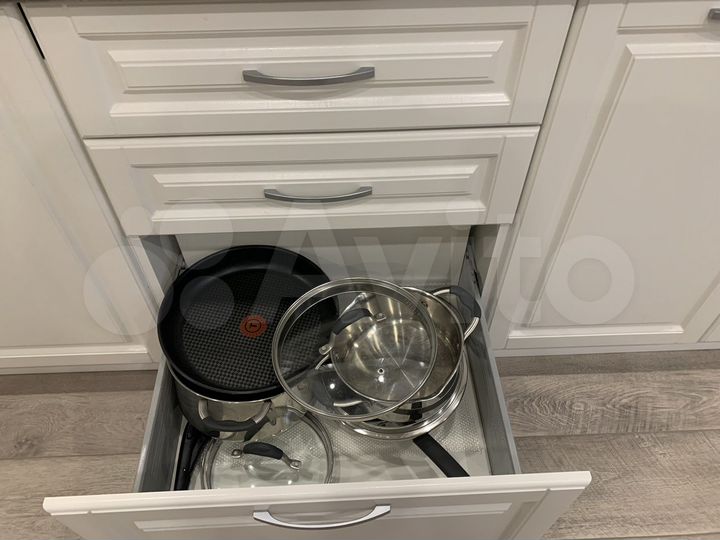 2-к. квартира, 50 м², 1/10 эт.