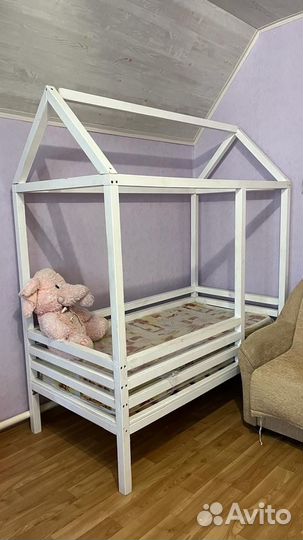 Кровать детская домик
