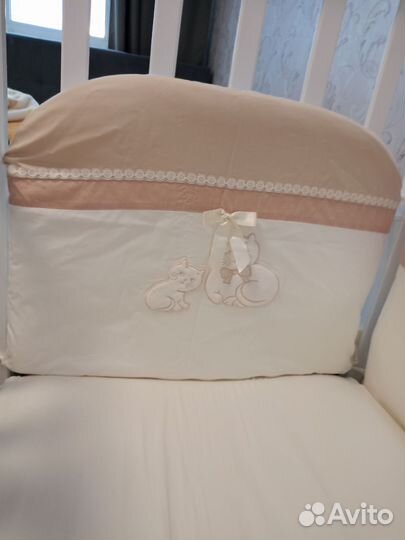 Детская кроватка с маятником