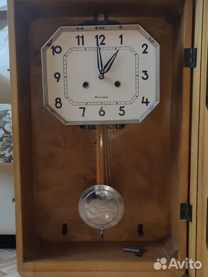 Часы Янтарь настенные с маятником СССР деревянные