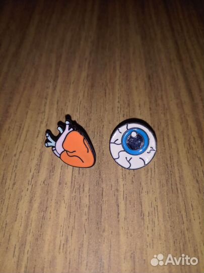 Значки металлические