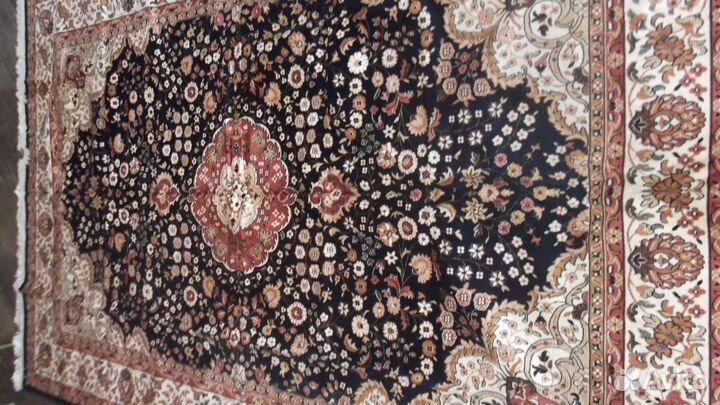 Шелковый ковер-хамелеон ОАЭ