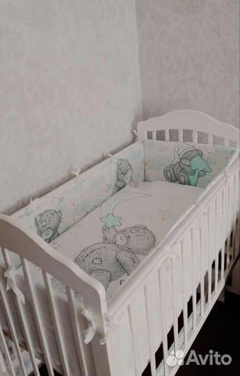 Детская кроватка с маятником