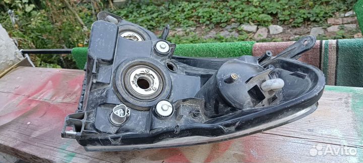 Фара на Toyota Corolla Verso 2008г