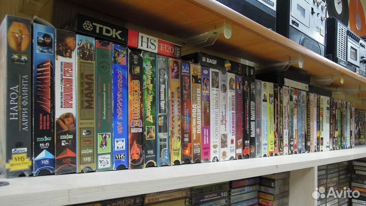 VHS видеокассеты с записями