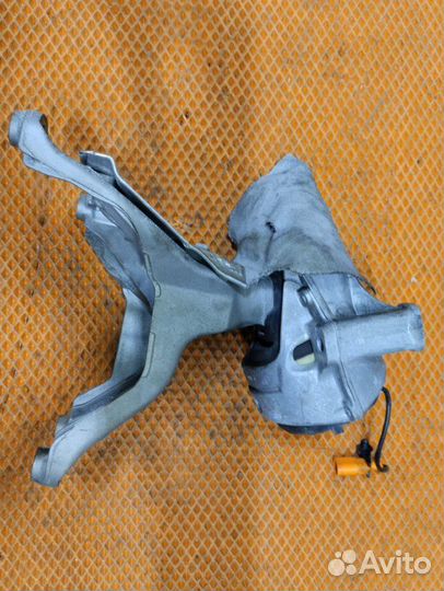 Подушка двигателя левая Audi Q5 I 8R cdnc 2011