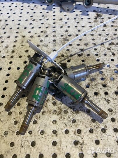 Рампа топливная Skoda Octavia III (A7)