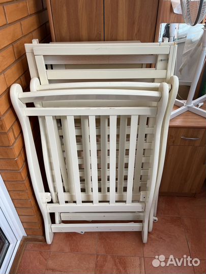 Детская кроватка с маятником и ящиком без матраса