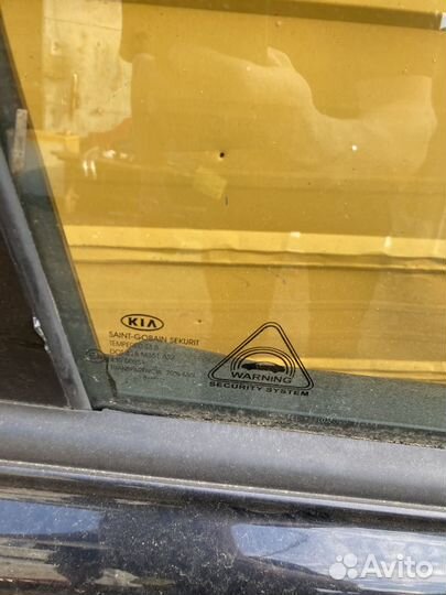 Стекло двери передней правой для Kia Sportage II