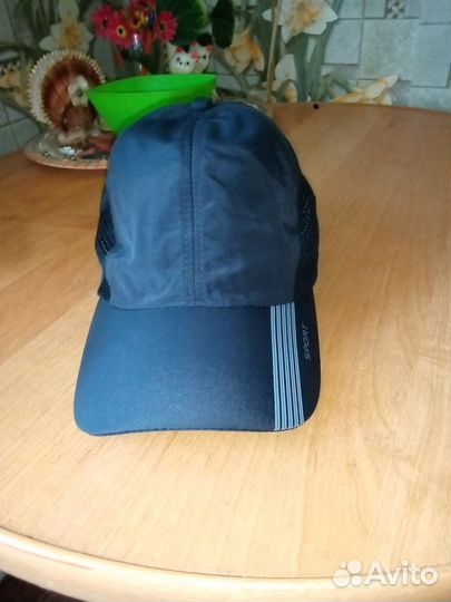 Бейсболка новая