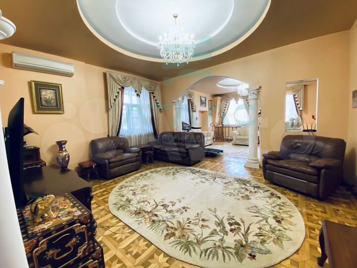 Дом 296 м² на участке 7,7 сот.