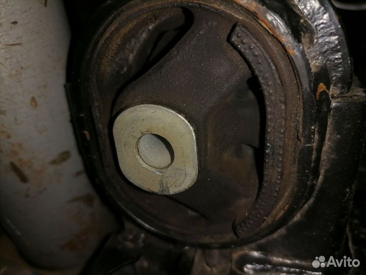 Подушка двигателя рав 4