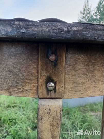 Круглый антикварный стол