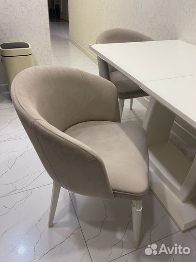 Кухонный стол и стулья