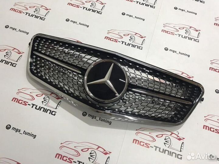 Решетка Mercedes Diamond W212 Black 09-12г Дистр