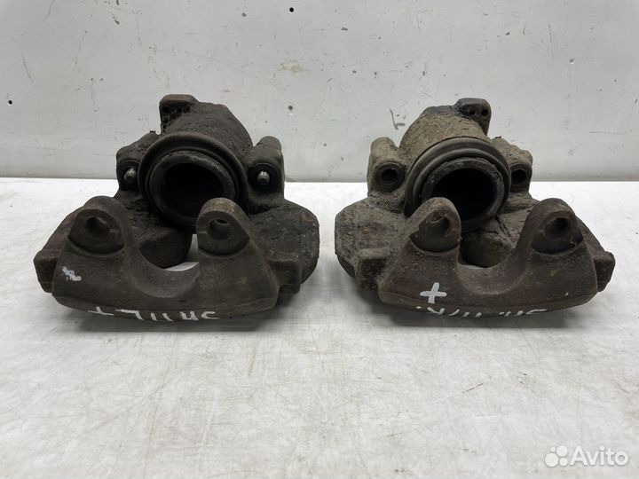 Суппорт передний левый/правый Volkswagen Sharan 20