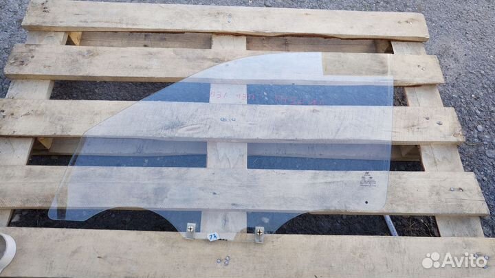 Hyundai Accent Стекло переднее правое