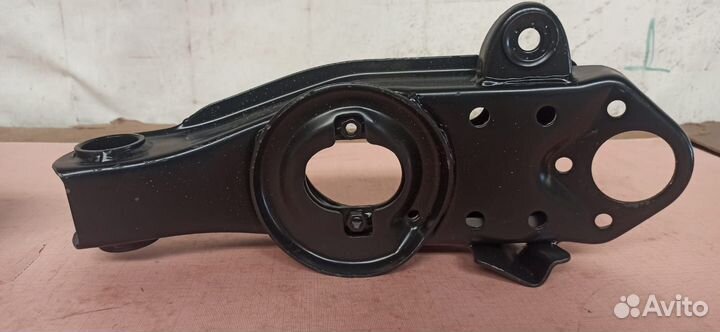 Рычаг нижний Mitsubishi L200 MB109513 MB109512